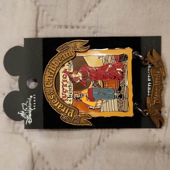 Pirates of the Caribbean Pin - Picture 2 of 5